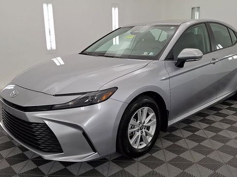 Used 2025 Toyota Camry LE w/ Convenience Package FWD image 8