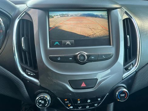 Used 2017 Chevrolet Cruze LT image 6