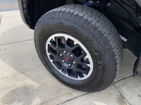 Used 2025 Toyota Tacoma TRD Off-Road image 25