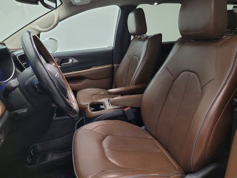 Used 2017 Chrysler Pacifica Limited FWD image 17