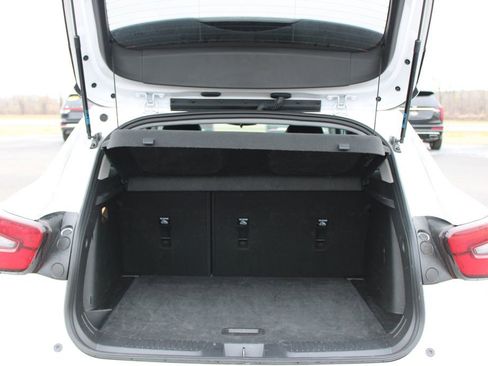 Used 2025 Chevrolet Trax LT w/ LT Convenience Package image 13