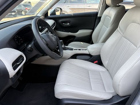 Certified 2024 Honda HR-V EX-L image 6