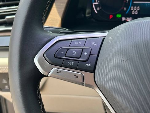 Used 2024 Volkswagen Atlas SE FWD image 23