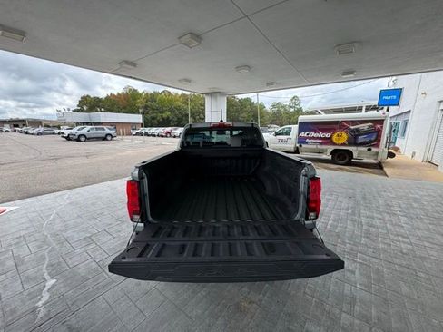 Used 2023 Chevrolet Colorado LT w/ LT Convenience Package II image 9