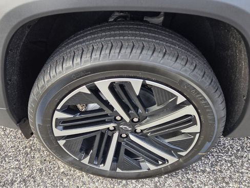 New 2026 Chevrolet Equinox RS w/ Convenience Package III FWD image 13