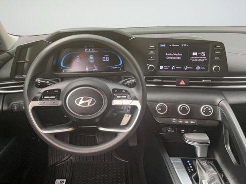 Used 2024 Hyundai Elantra SE FWD image 13