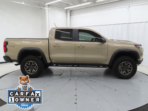 Used 2024 Chevrolet Colorado ZR2 w/ Technology Package AWD/4WD image 2