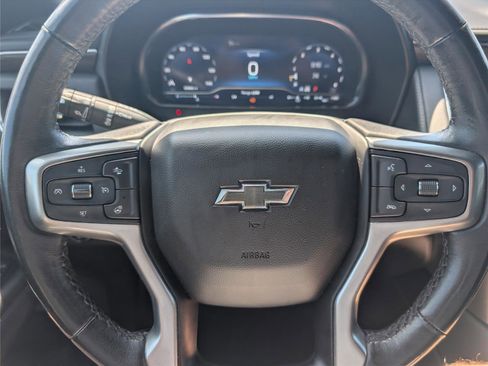 Used 2022 Chevrolet Tahoe Z71 w/ Luxury Package AWD/4WD image 17
