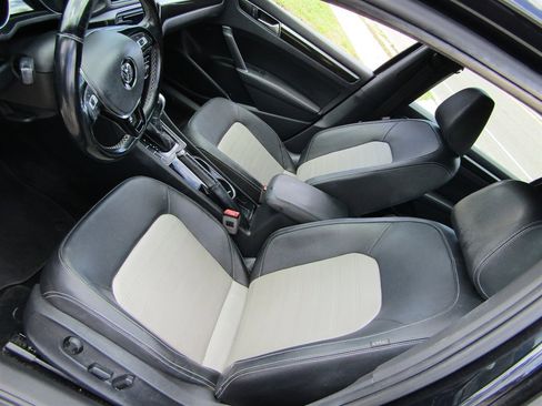 Used 2018 Volkswagen Passat 3.6 FWD image 10