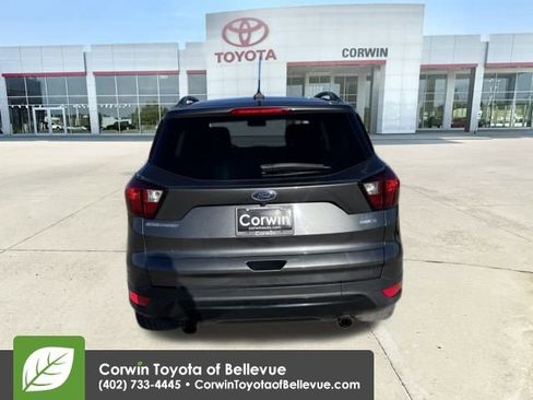 Used 2019 Ford Escape SE image 4