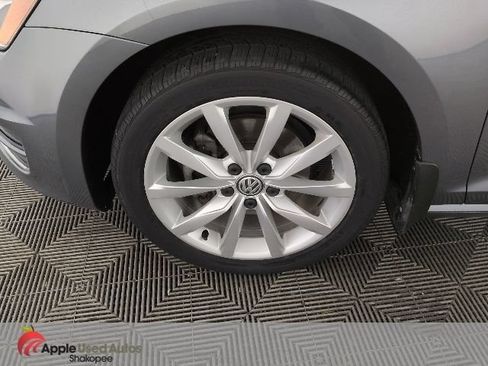 Used 2017 Volkswagen Golf SE FWD image 41