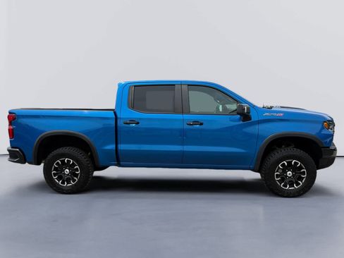 Used 2022 Chevrolet Silverado 1500 ZR2 w/ Technology Package AWD/4WD image 3