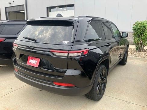 Used 2024 Jeep Grand Cherokee Limited w/ Black Appearance Package AWD/4WD image 6