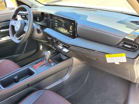 New 2025 Nissan Kicks SR image 12