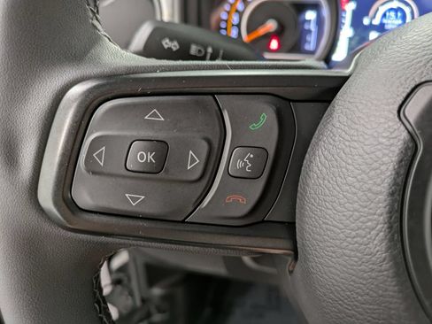 Used 2025 Jeep Gladiator Sport AWD/4WD image 17