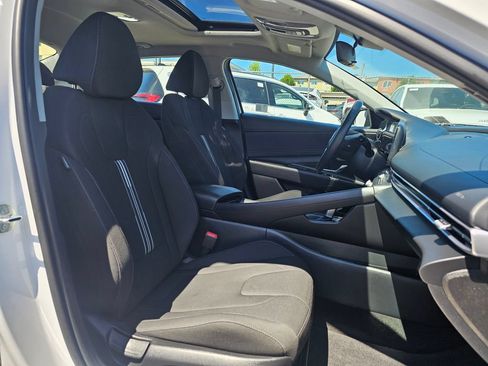 Used 2024 Hyundai Elantra SEL w/ Convenience Package FWD image 10