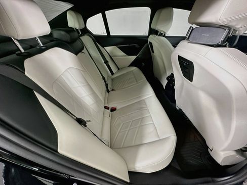 Used 2025 BMW 530i w/ Premium Package RWD image 29