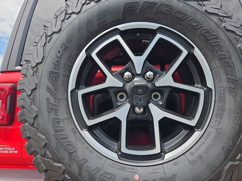 Used 2024 Jeep Wrangler Unlimited Rubicon AWD/4WD image 39