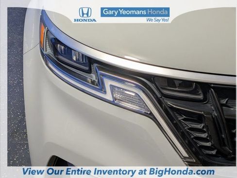 Used 2024 Kia Carnival EX FWD image 12