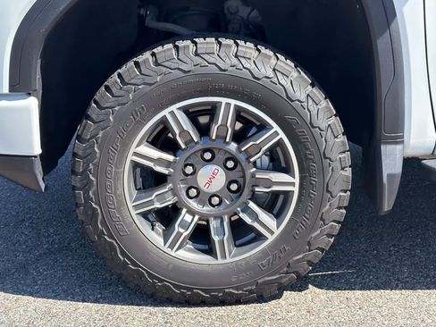 Used 2024 GMC Sierra 1500 AT4 w/ Technology Package AWD/4WD image 26