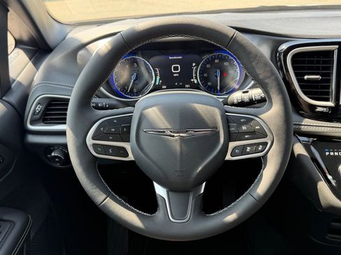 New 2026 Chrysler Pacifica Select FWD image 40