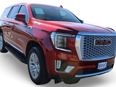 Used 2021 GMC Yukon Denali w/ LPO, Illumination Package image 3