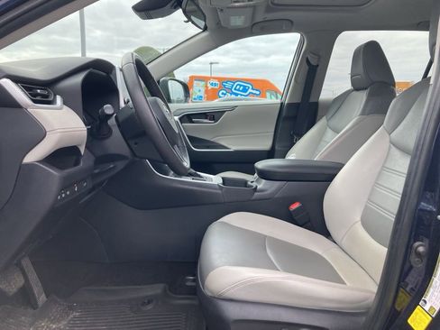 Used 2024 Toyota RAV4 XLE Premium image 9
