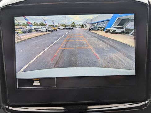 Used 2023 Chevrolet Traverse LT FWD image 25