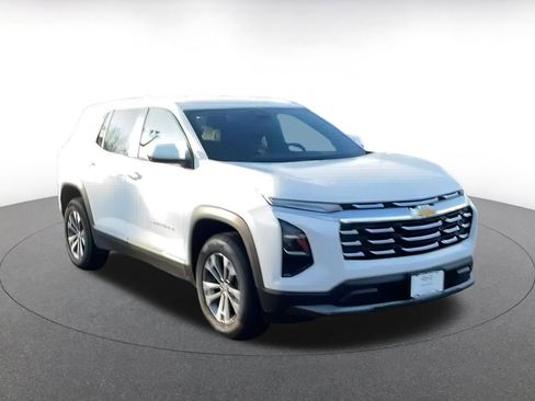 Used 2025 Chevrolet Equinox LT image 3