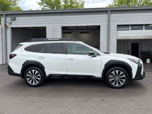 Used 2023 Subaru Outback Limited AWD/4WD image 8