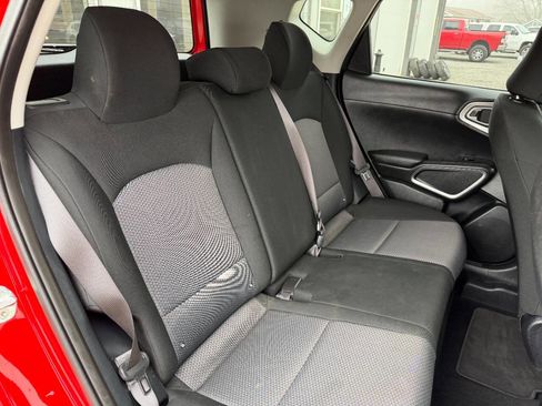 Used 2022 Kia Soul LX image 17