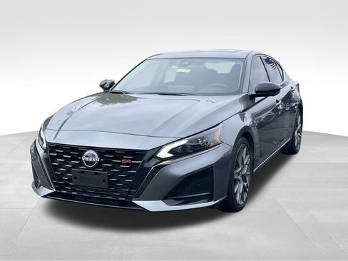 Certified 2023 Nissan Altima 2.0 SR image 2