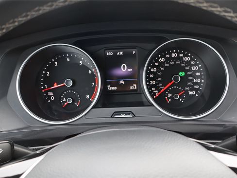 Certified 2021 Volkswagen Tiguan SE w/ Panoramic Sunroof Package image 19