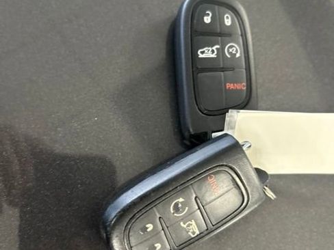 Used 2019 Jeep Cherokee Limited AWD/4WD image 17