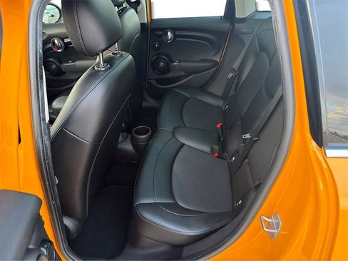 Used 2017 MINI Cooper 4-Door Hardtop image 11