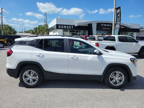 Certified 2023 GMC Terrain SLE w/ Driver Convenience Package image 3