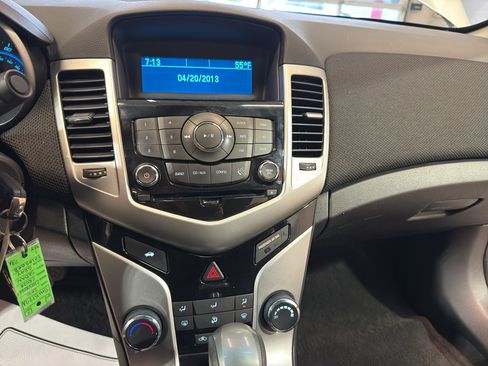 Used 2015 Chevrolet Cruze LT FWD image 17