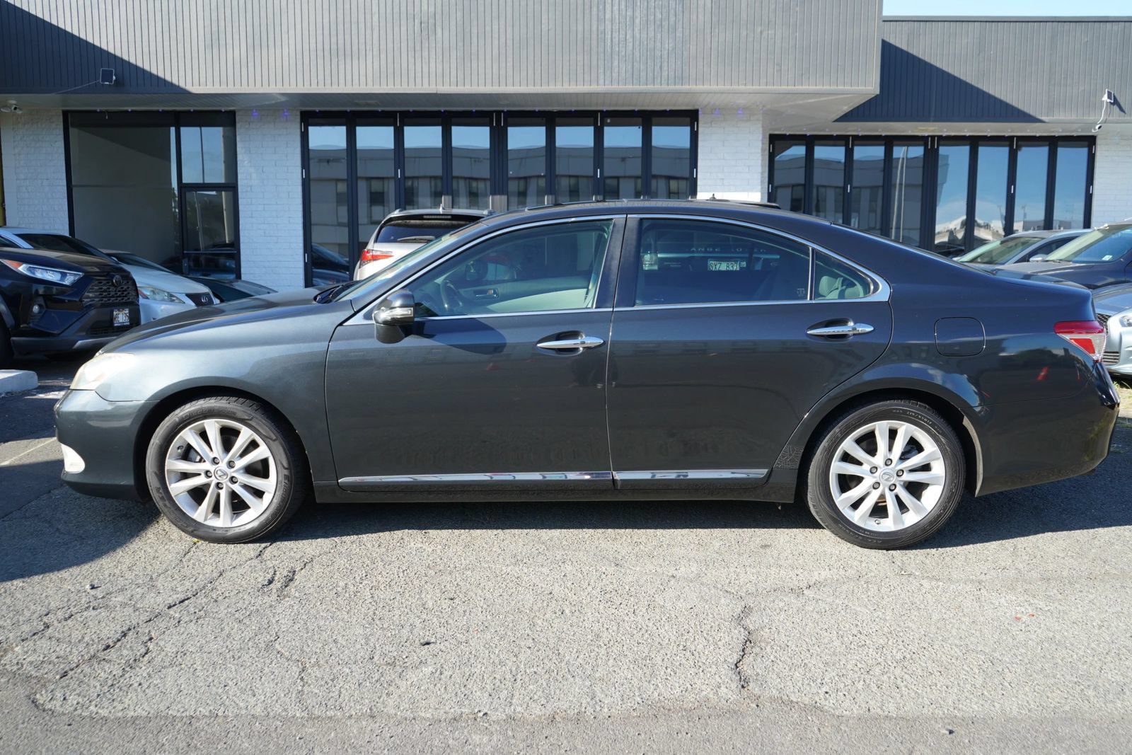 Used 2011 Lexus ES 350 FWD image 2