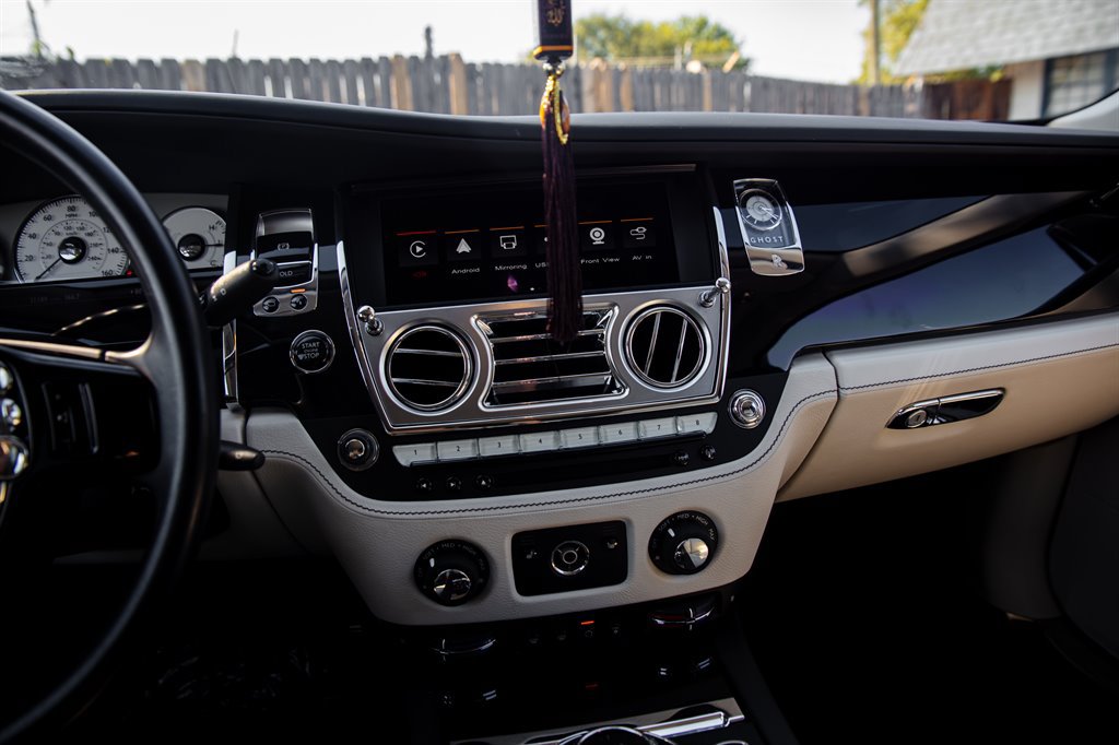Used 2014 Rolls-Royce Ghost RWD image 24
