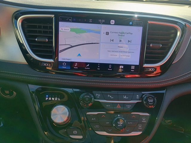 Used 2021 Chrysler Pacifica Limited w/ Uconnect Theater Family Group FWD image 29
