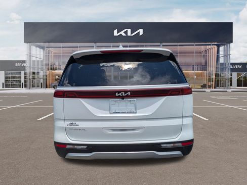 Certified 2024 Kia Carnival LX FWD image 5