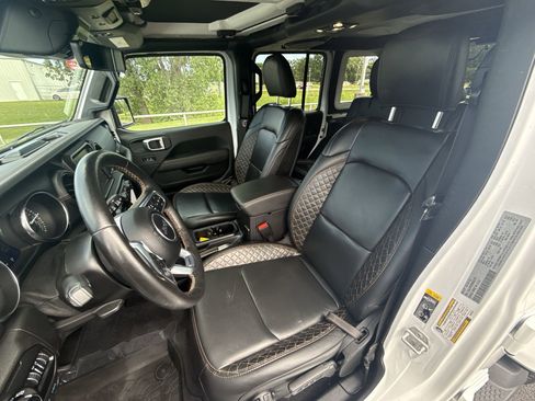Used 2021 Jeep Wrangler Unlimited Sahara AWD/4WD image 11