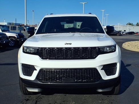 New 2025 Jeep Grand Cherokee Altitude image 6