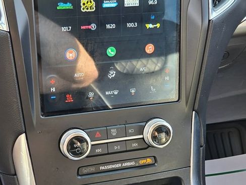 Used 2024 Ford Edge Titanium image 24