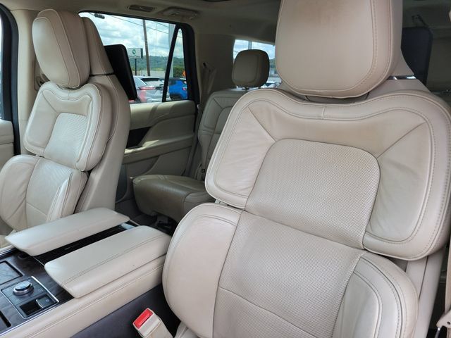 Used 2019 Lincoln Navigator Reserve w/ Cargo Package AWD/4WD image 9