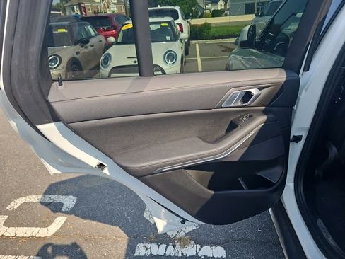 Used 2022 BMW X5 xDrive40i w/ Parking Assistance Package AWD/4WD image 18