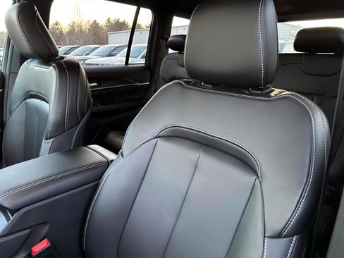 New 2025 Jeep Grand Cherokee Limited image 10