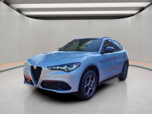 New 2025 Alfa Romeo Stelvio Sprint image 3