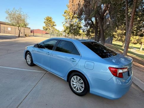 Used 2012 Toyota Camry LE FWD image 12