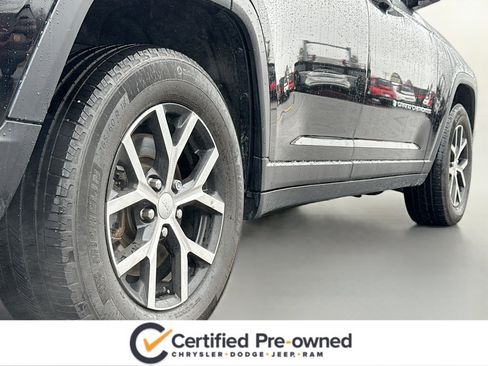 Certified 2023 Jeep Grand Cherokee L Limited w/ Trailer Tow Group (B) image 16